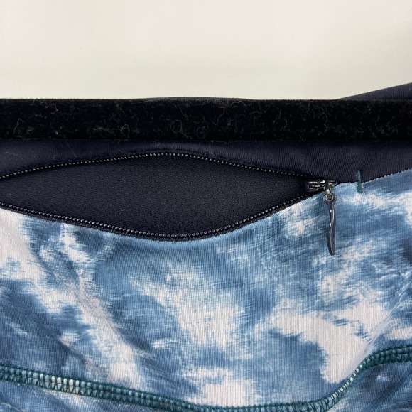 LuLeLemon TieDye Blue White Pattern Leggings MidRise Ruched Calf Women's Size 4 - Picture 10 of 12